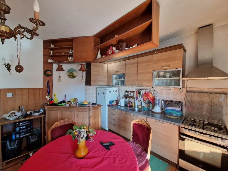 kuća s mnogo potencijala na odličnoj lokaciji u šibeniku - slika 2