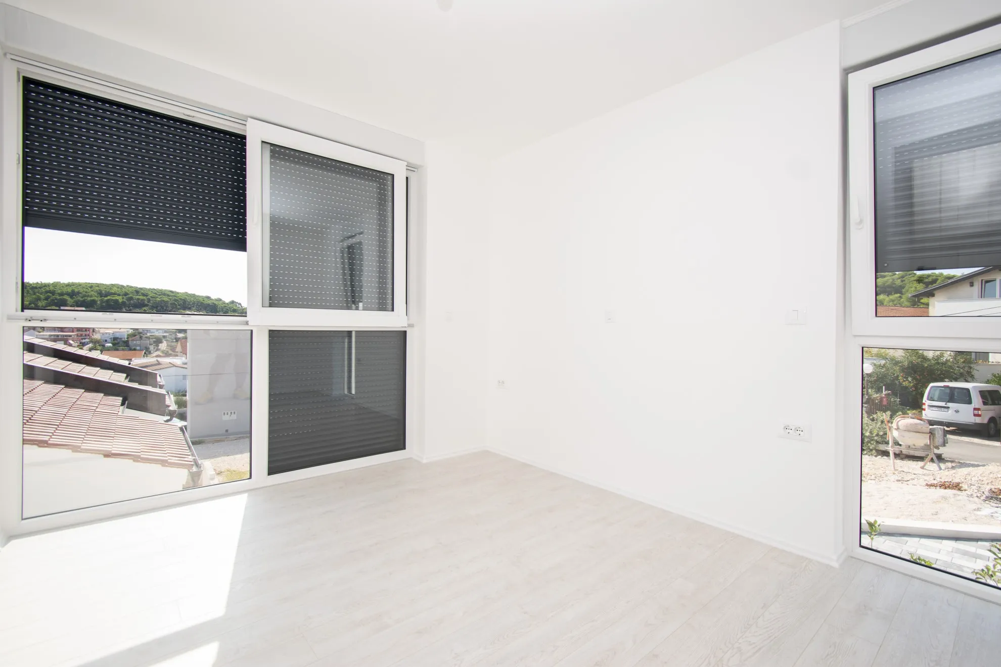 luksuzni dvoetažni stan s krovnom terasom, pogled na more,tisno,120 m2 - slika 4