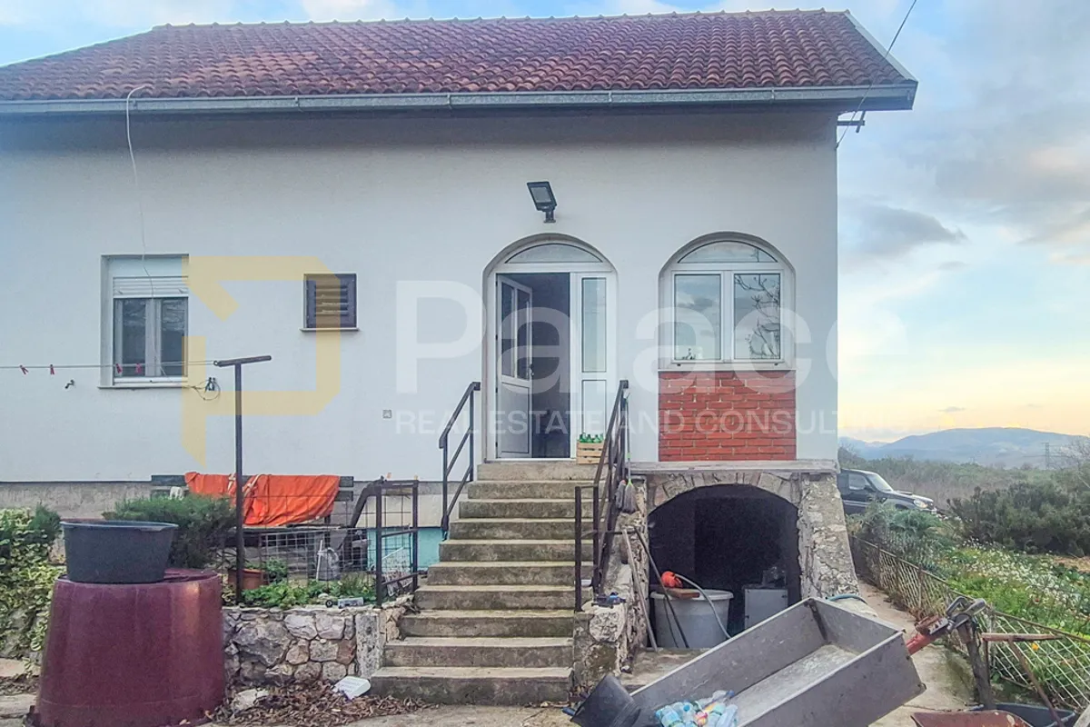 Kuća na zemljištu s vinogradom i maslinikom, 2500 m2, Donje Polje - Donje Polje, Šibenik