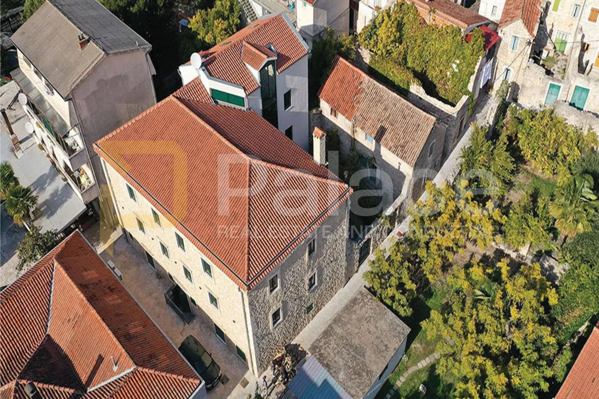 novouređeni i opremljeni hotel u skradinu 812 m2 - slika 2