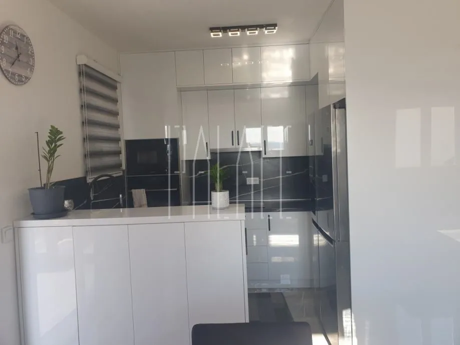 stan s dvije velike sunčane terase : okrug gornji, 155.00 m2 - slika 12