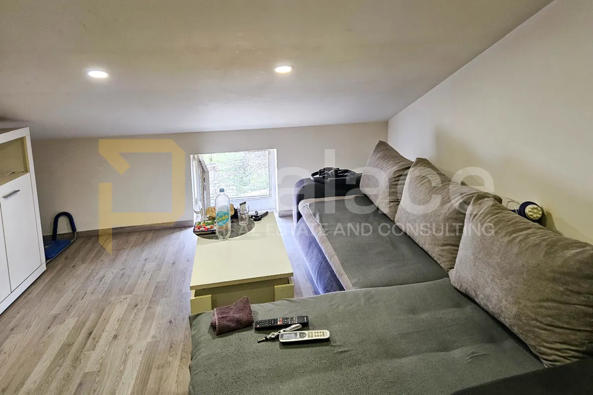 stan na 2. katu u strogom centru pule s vrtom, 48 m² blizu arene - slika 2