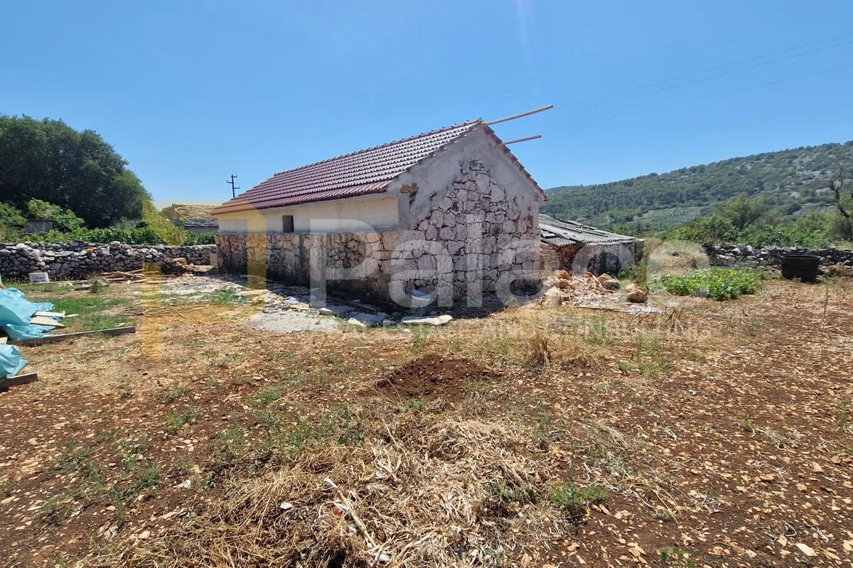 kamena kuća prizemnica sa velikim zemljištem, kruševo kod primoštena - slika 1
