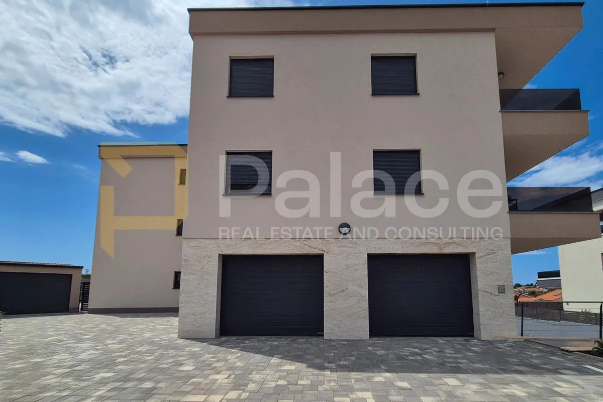 luksuzni penthouse s pogledom na more i garažom u pomeru - slika 12
