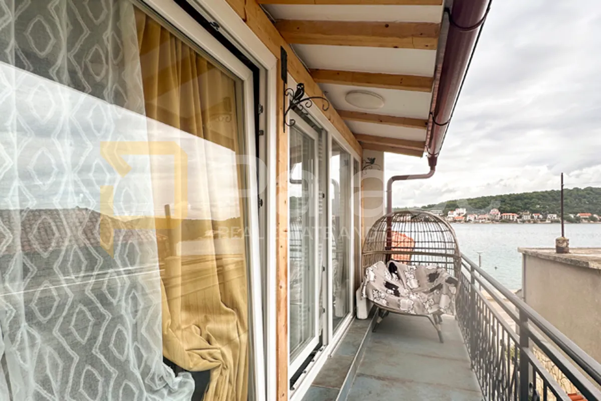 moderno uređen dvosoban stan na obali, 119 m2 - tisno - slika 8
