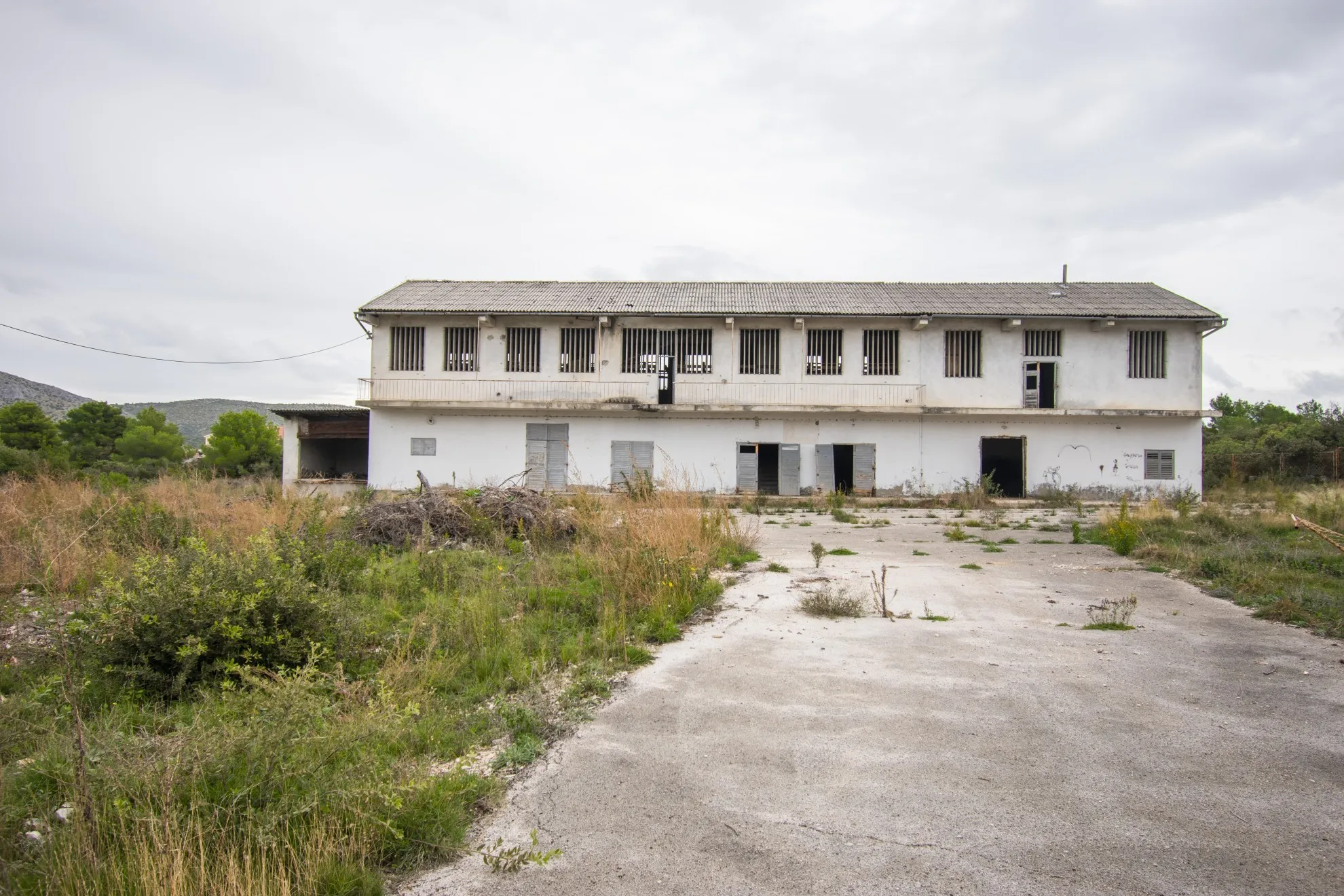 Skladišno-prodajna zgrada za renovaciju s terenom,Šibenik, 7991 m2 - Ražine, Šibenik