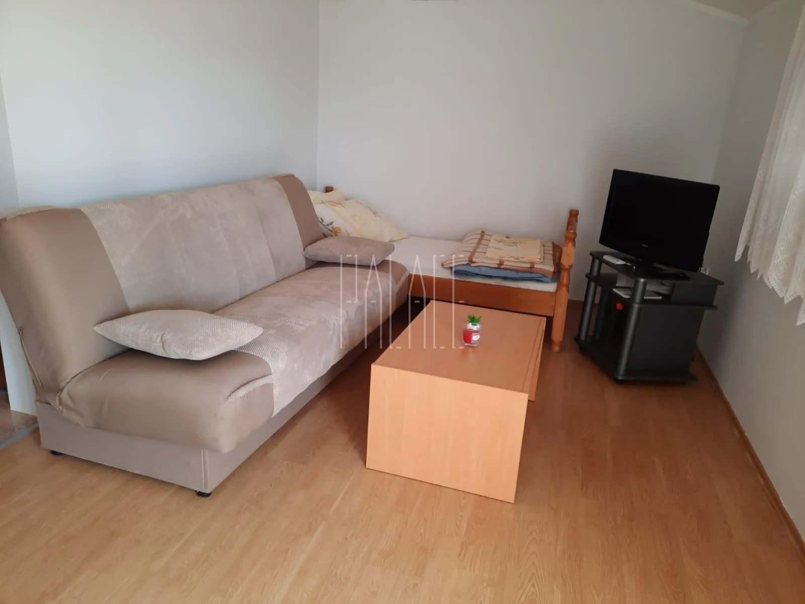 kuća s 3 stana i velikim dvorištem, gornji karin, 230.00 m2 - slika 12