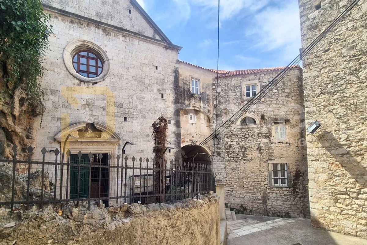 kamena kuća na 3 etaže u srcu staroga šibenika, kulturno dobro, 150 m2 - slika 20