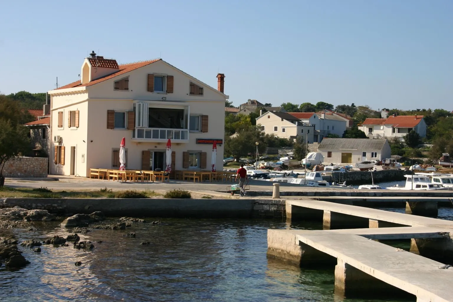 kuća sa uhodanim restoranom prvi red do mora, silba - slika 9