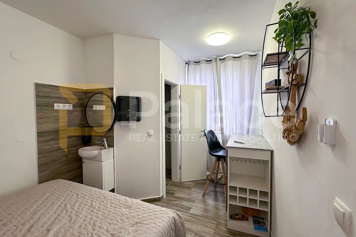 novouređen jednosoban stan prvi red do mora, 49 m2 - tisno - slika 8