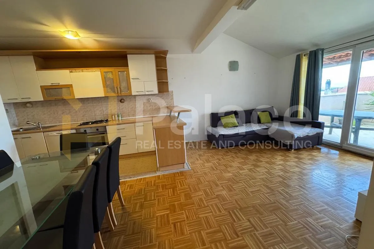 prostrana dvokatnica s okućnicom i garažom u kaštel sućurcu, 309,46 m2 - slika 2