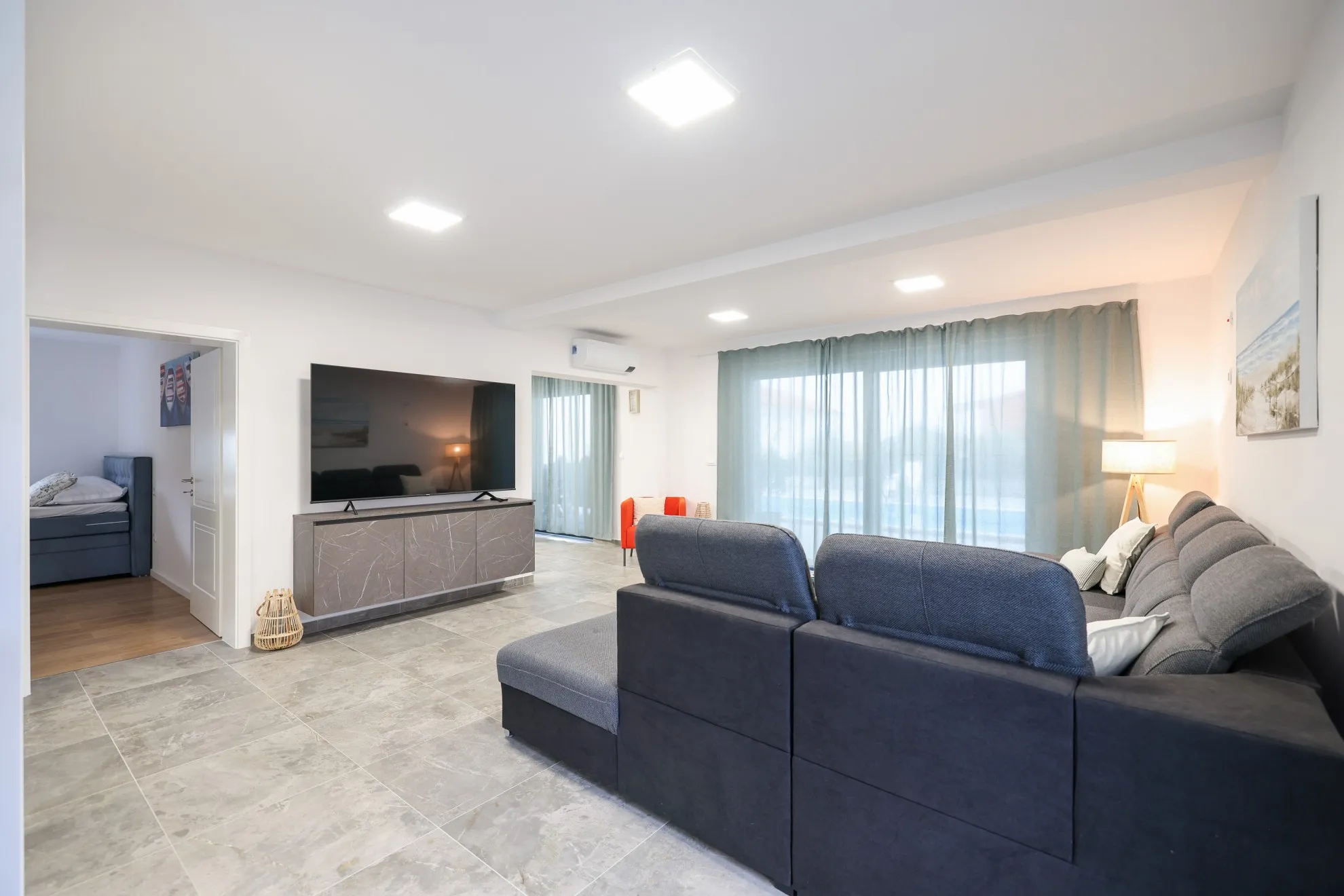 luksuzna, novoizgrađena villa na viru - slika 12