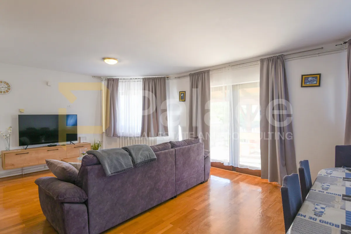 prekrasna useljiva kuća s bazenom i velikom okućnicom, površine 214 m2 - slika 6