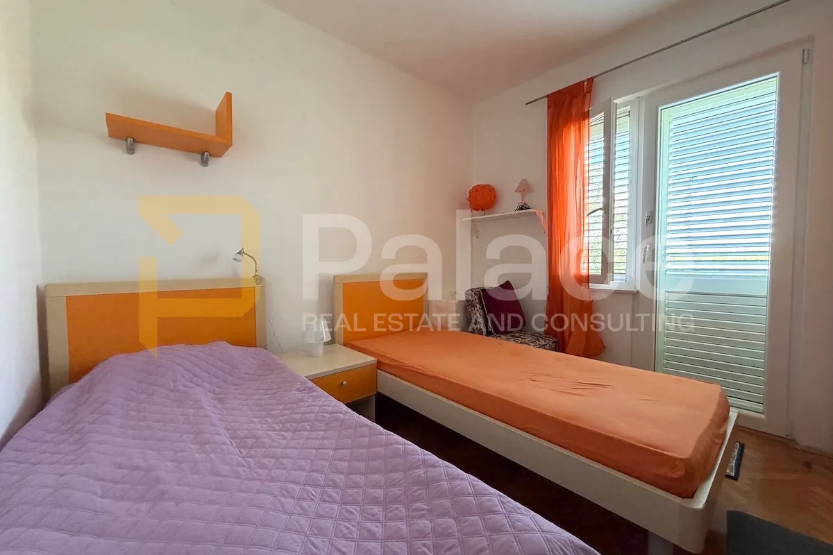 dvosoban stan na korak do mora, šparadići - slika 28