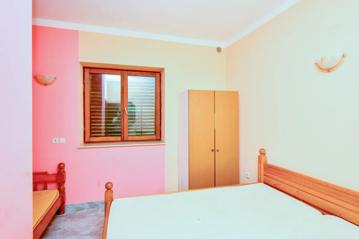 veliko imanje s kućom prizemnicom, nedaleko mora, murter-jezera 360 m2 - slika 3