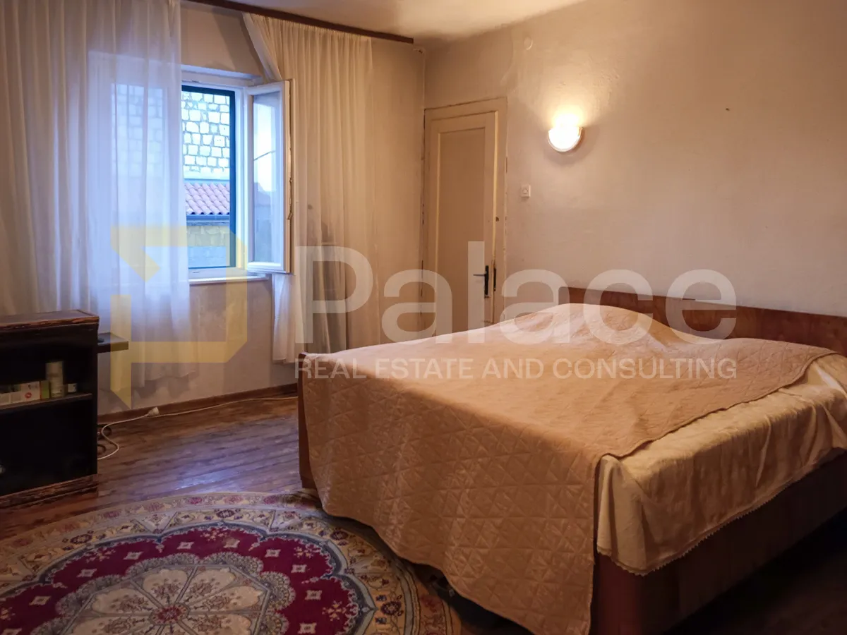 prostrana kuća u staroj jezgri kaštel lukšića, 240 m2 - slika 13
