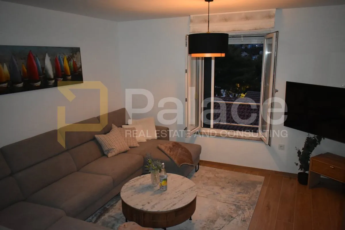 ekskluzivan dvosoban stan s lođom uz more – čiovo, okrug gornji, 62 m2 - slika 2