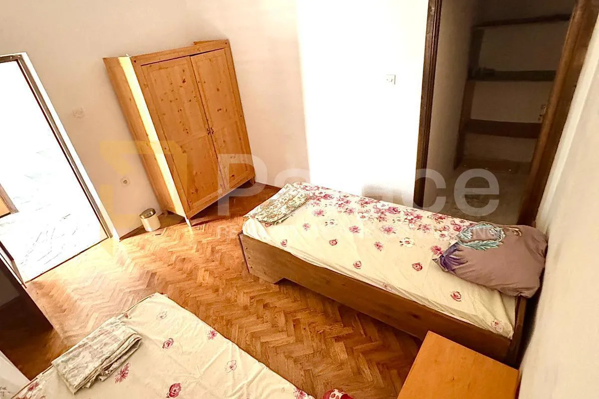 kuća 221 m² na dvije etaže + vrt 154 m² + stan 14 m² - slika 6