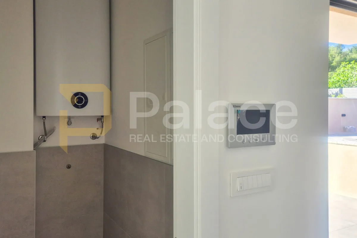novogradnja duplex trosobni s dvorištem blizu mora, tisno 106 m2 - slika 9