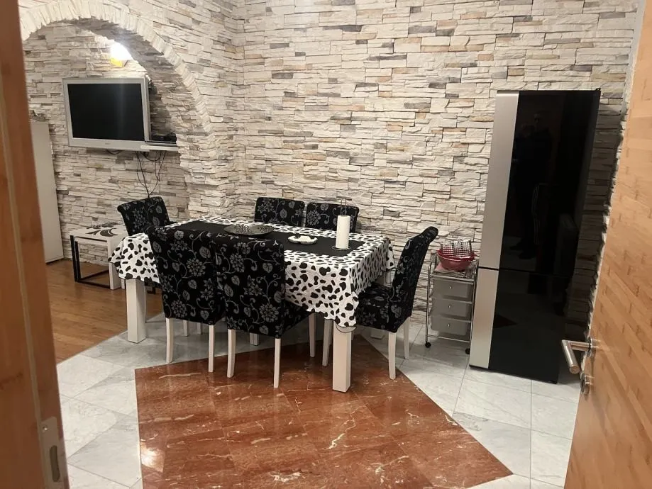 predivna kuća s tri apartmana u centru grada, 150m od mora, opatija - slika 14