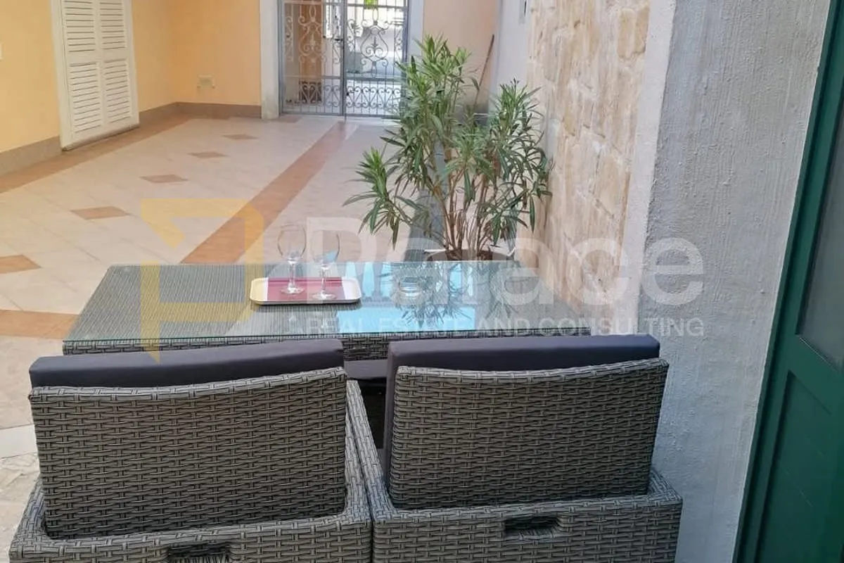 kamenita kuća s panoramskom terasom, dva apartmana – privlaka - slika 10