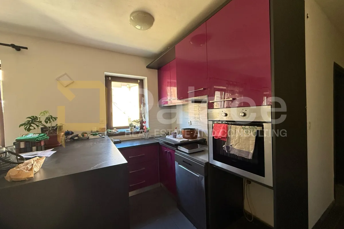 prostran stan u centru pule – 3 sobe, 82m², namješten - slika 4