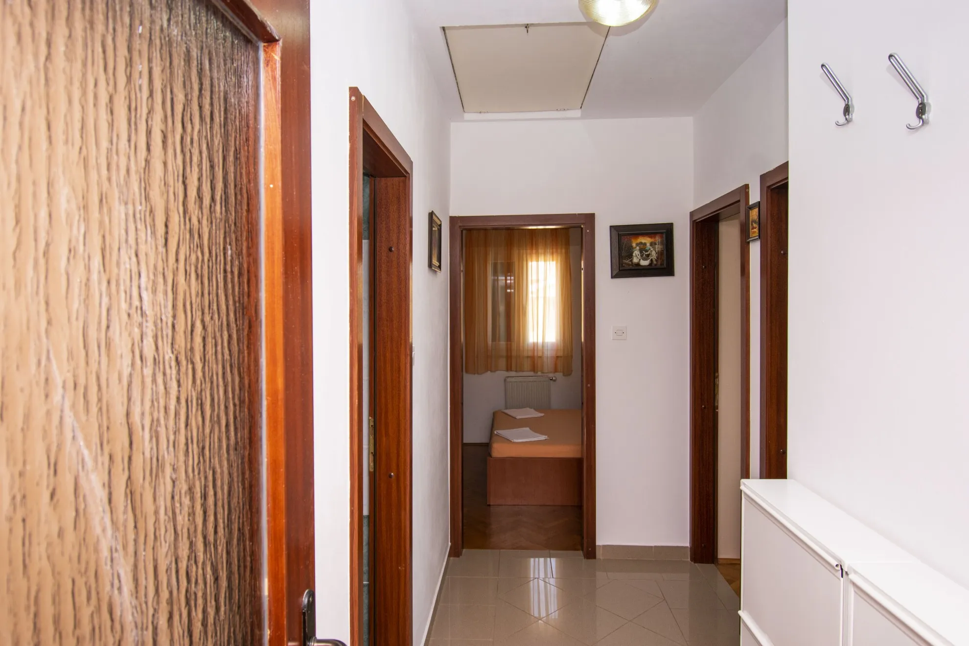 uređena samostojeća kuća s 4 apartmana i dvorištem, murter, 275 m2 - slika 19
