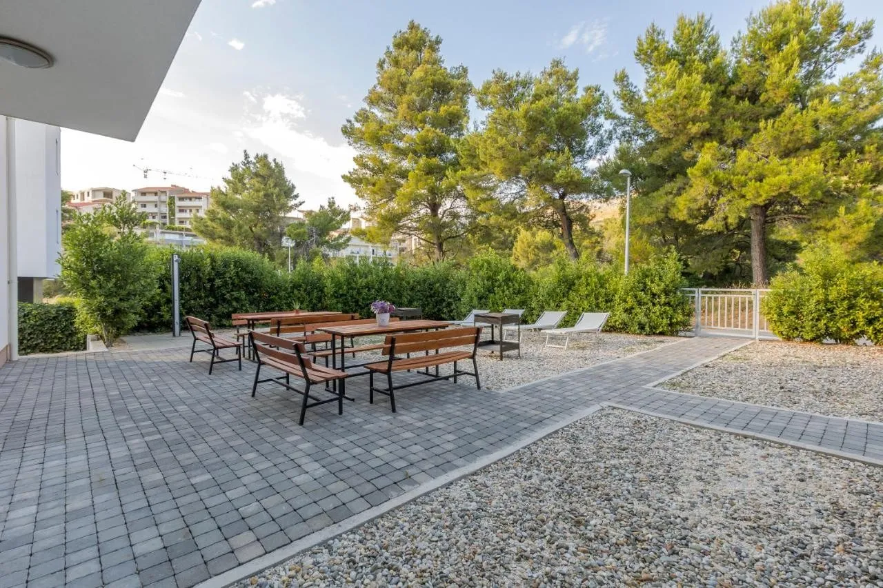 podstrana - kuća s bazenom i pogledom na more - slika 2