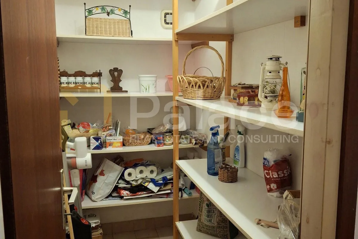 trosoban stan s pogledom na more, 95m2 + 31m2 terasa, dugi rat - slika 10