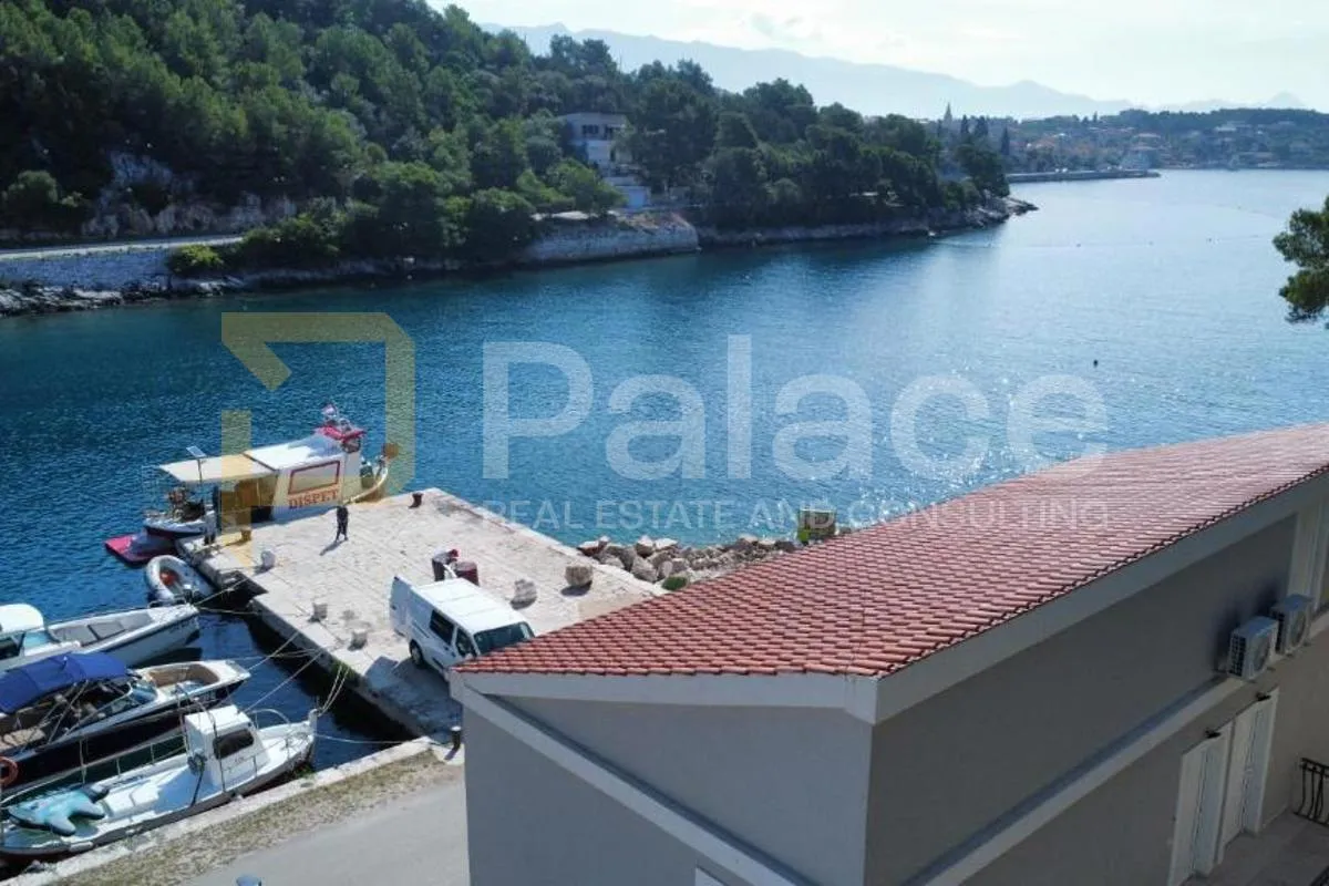 moderno opremljena apartmanska kuća, 1. red do mora, selca - slika 2