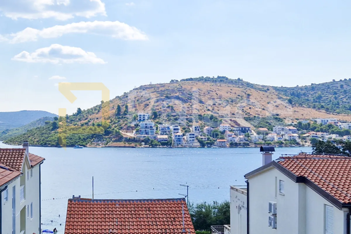 dvosoban stan s pogledom na more, rogoznica, 65 m2 - slika 10
