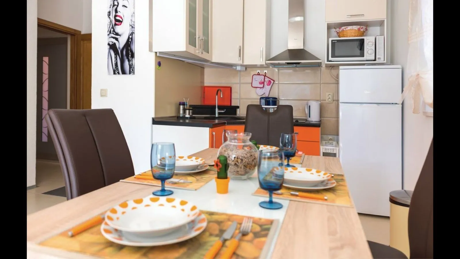 samostojeća kuća s apartmanima blizu plaže, grebaštica 270 m2 - slika 5