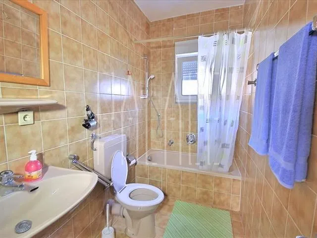 kuća s apartmanima blizu mora: srima (vodice), 300.00 m2 - slika 14