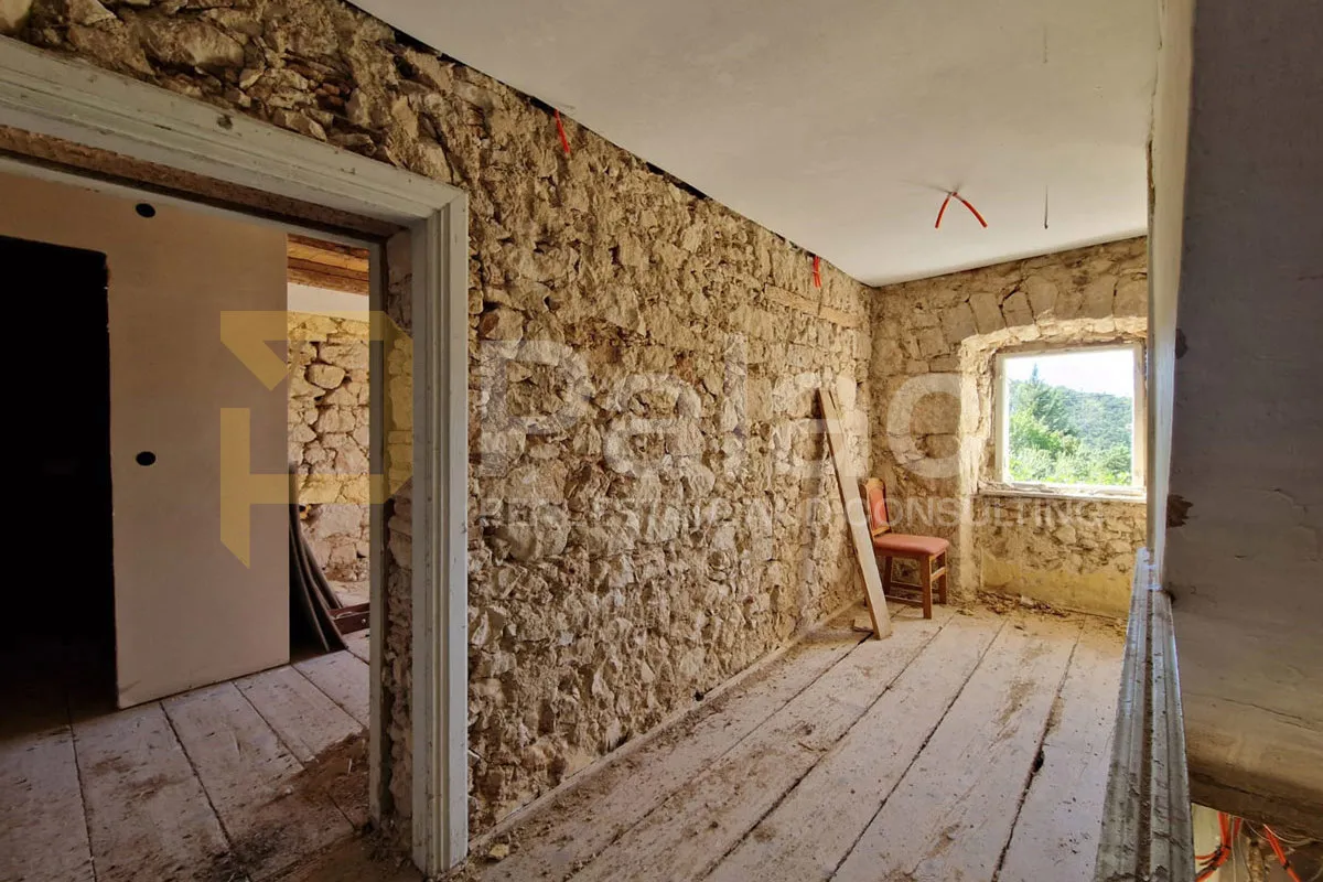 predivna kamena kuća s okućnicom i pogledom, križišće, 250 m² - slika 13