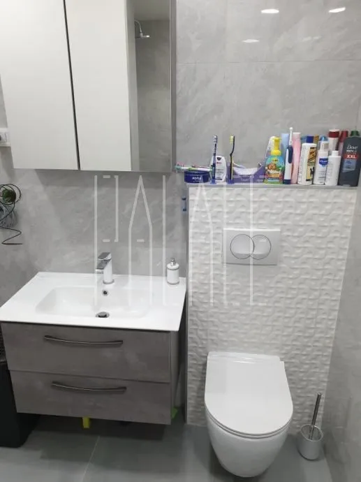 moderna kuća s bazenom u mirnom predjelu splita: 160m2 (prodaja) - slika 3
