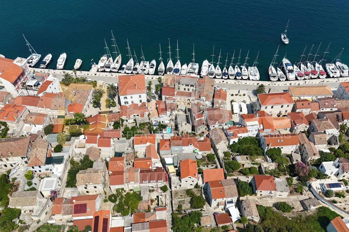 predivna kamena kuća iz 17. stoljeća u centru starog grada visa - slika 3