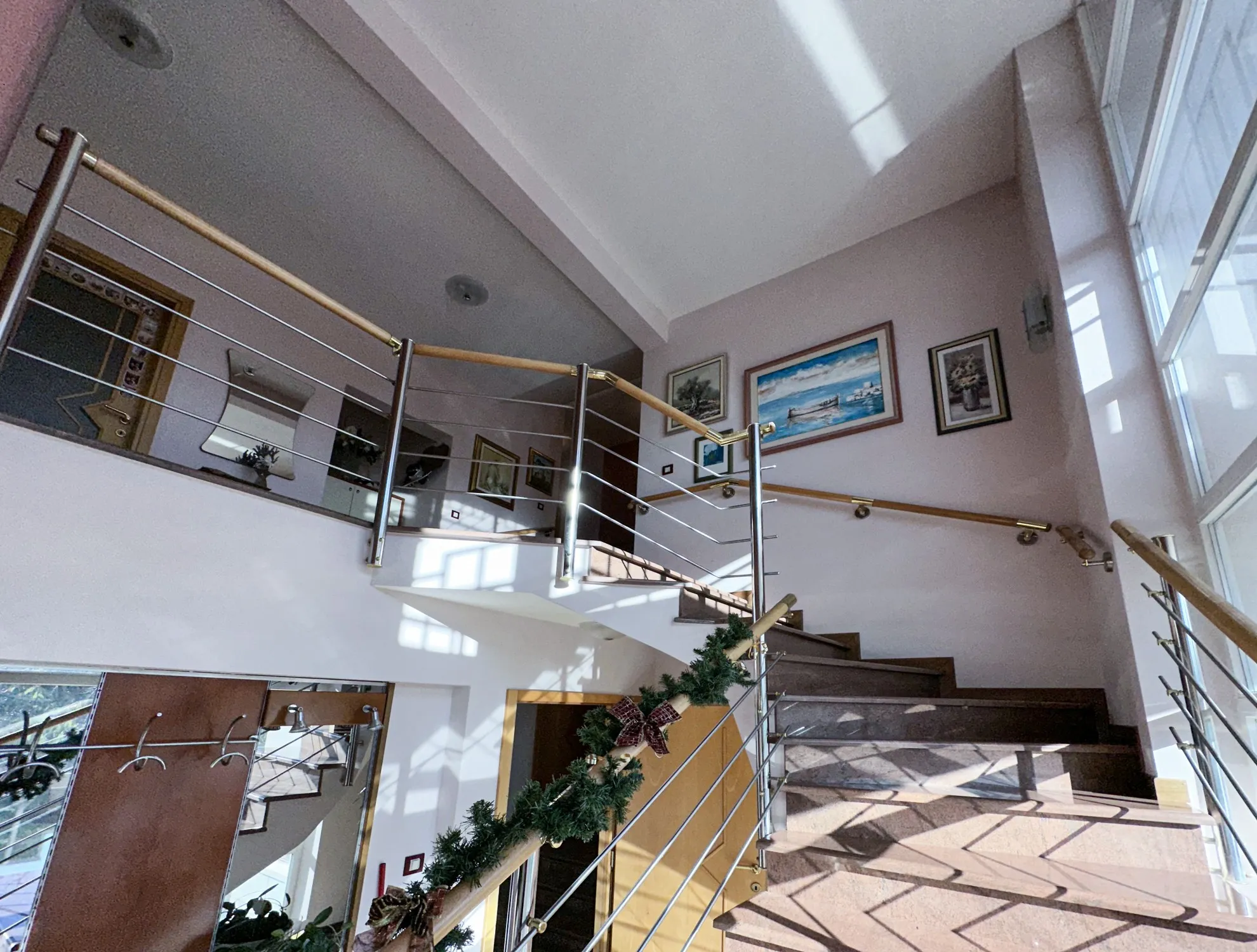 vila 10m od mora s okućnicom od 1700m2 + kućica od 80m2 - slika 9