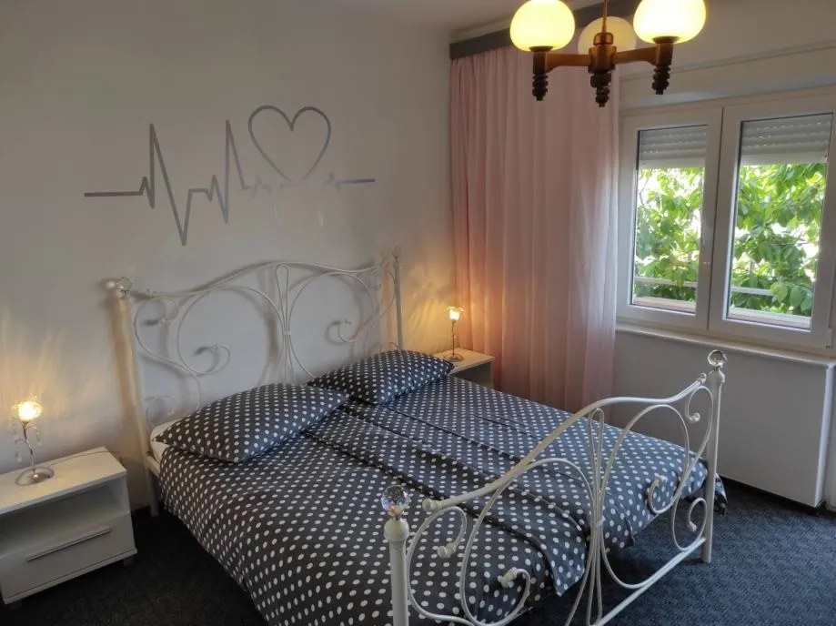 kuća s 2 apartmana na idealnoj lokaciji s pogledom na more, rogoznica - slika 11