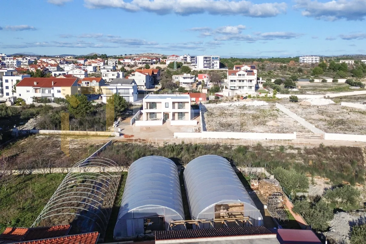 prilika građevinsko zemljište pravilnog oblika uz cestu,1256 m2 vodice - slika 5