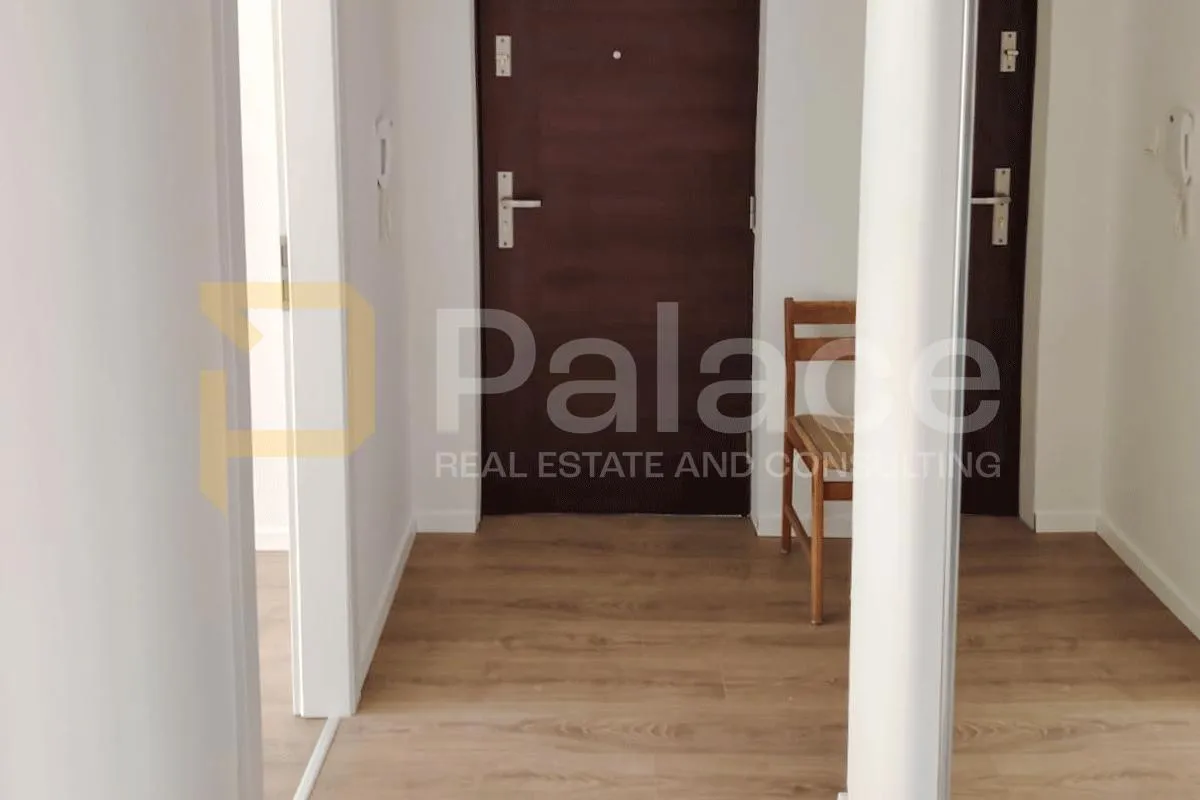 Na prodaju renovirani stan u stambenoj zgradi u Drnišu,39m2
