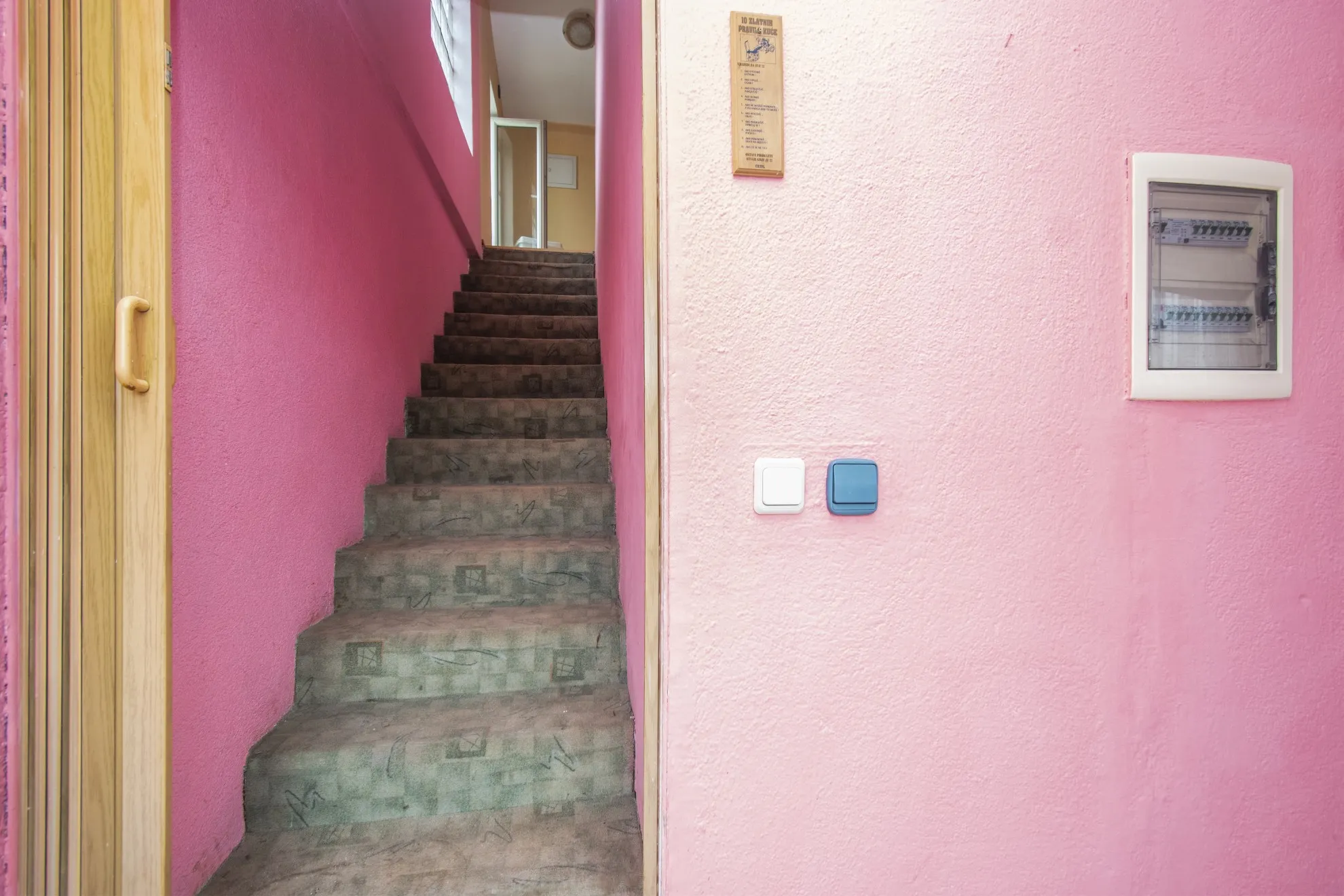 građevinski teren 2896 m2 sa kućom 100m2, bilice - slika 4
