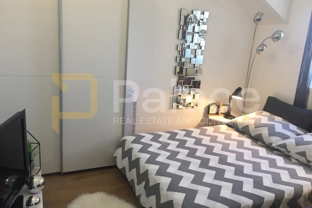 novouređen stan u supetru – 2 sobe, balkon, parking, pogled na more - slika 11