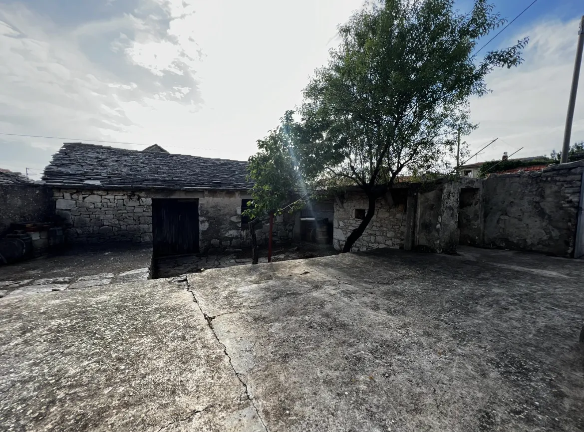 imanje s velikim potencijalom, vadalj, 216 m2 + 1270 m2 zemljišta - slika 4
