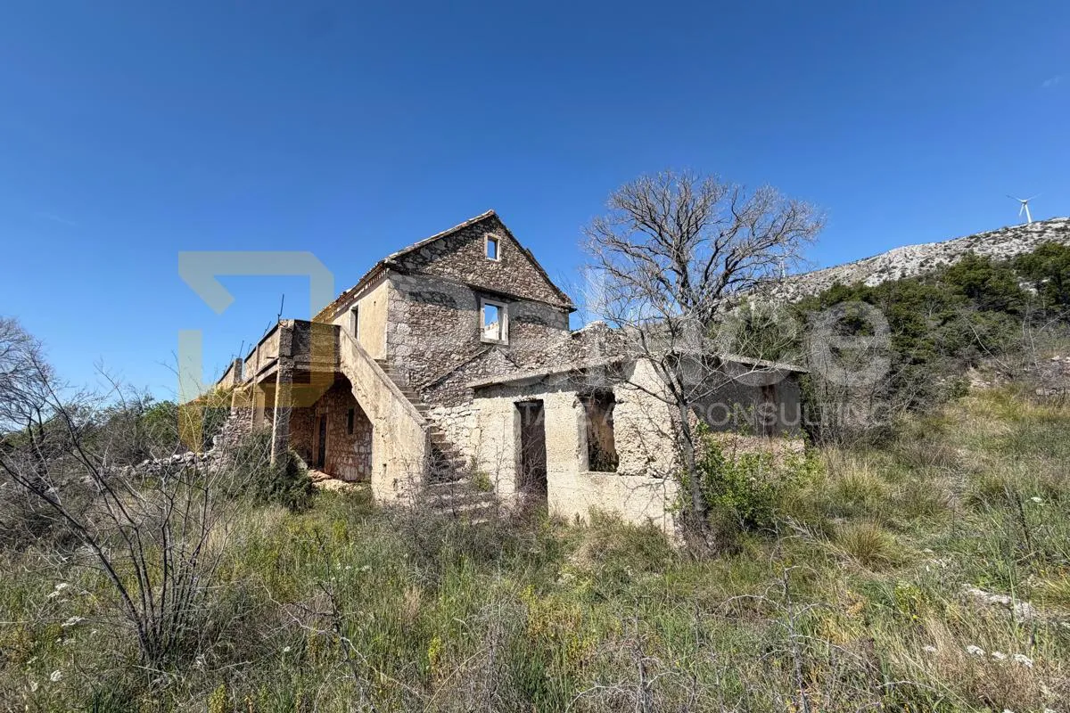 kamena dvojna kuća na velikoj parceli, 6632 m2 - slika 7