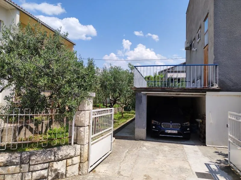 samostojeća kuća s puno potencijala - slika 6
