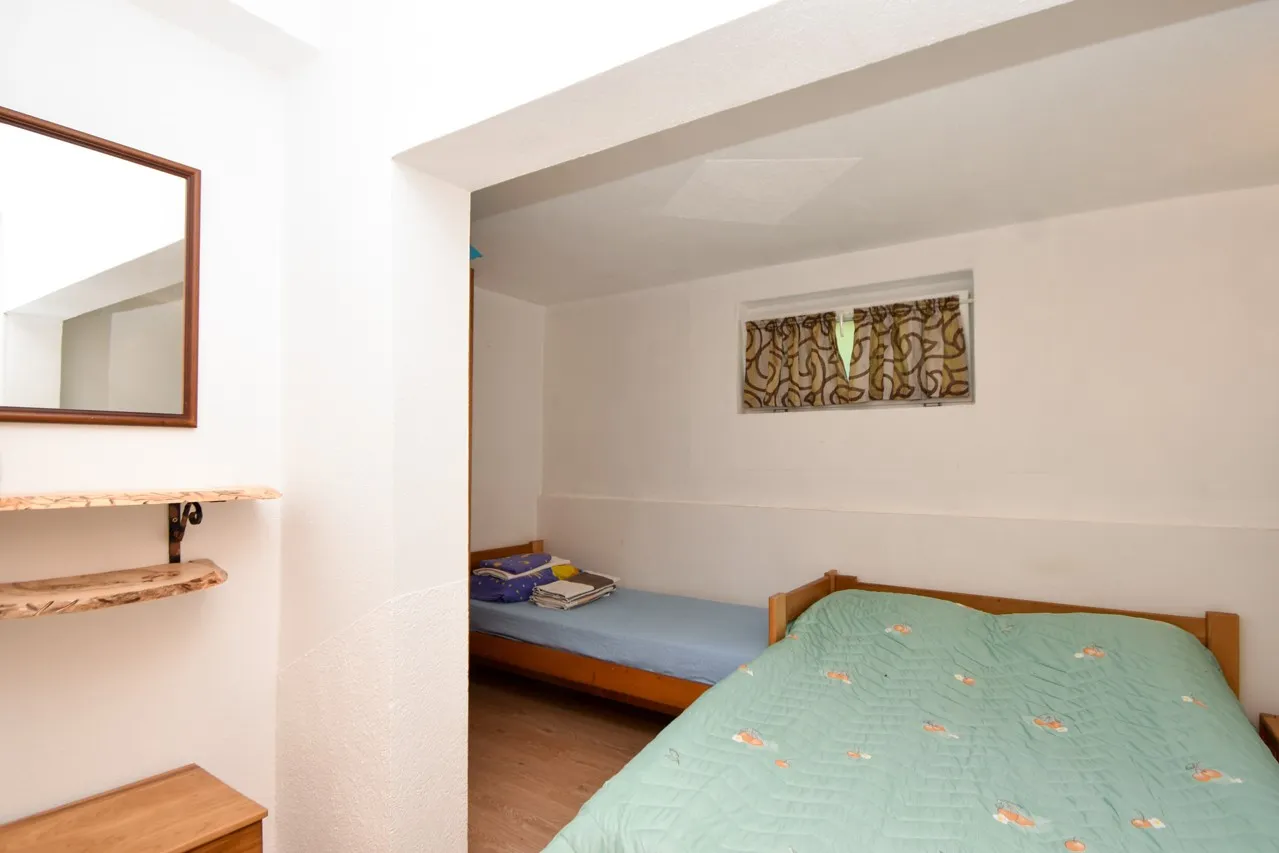 stan u kući na obali sa tri uhodana apartmana - tribunj - slika 8