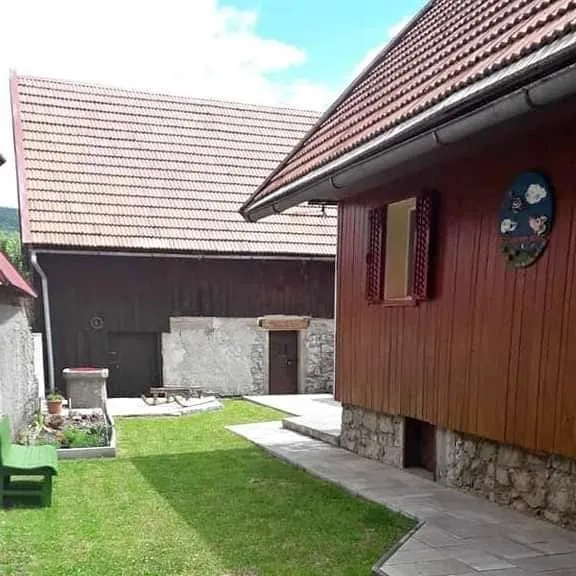 kuća u mrkoplju u blizini skijališta, gorski kotar, 170m2 - slika 11