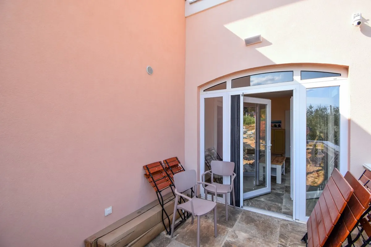 super ponuda: nova kuća s 2 stana i bazenom, vodice, čista mala, 245m2 - slika 19