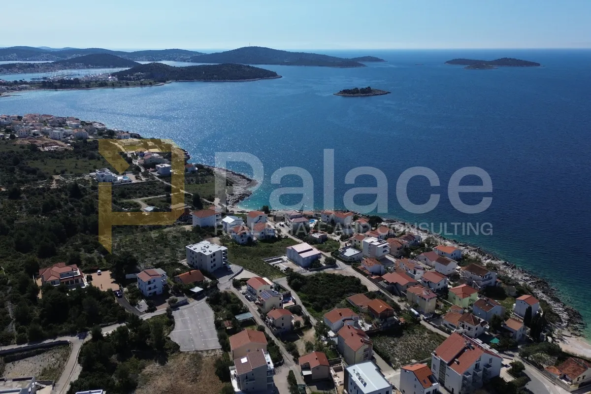 jedinstveno zemljište sa panoramskim pogledom na more u rogoznici - slika 2