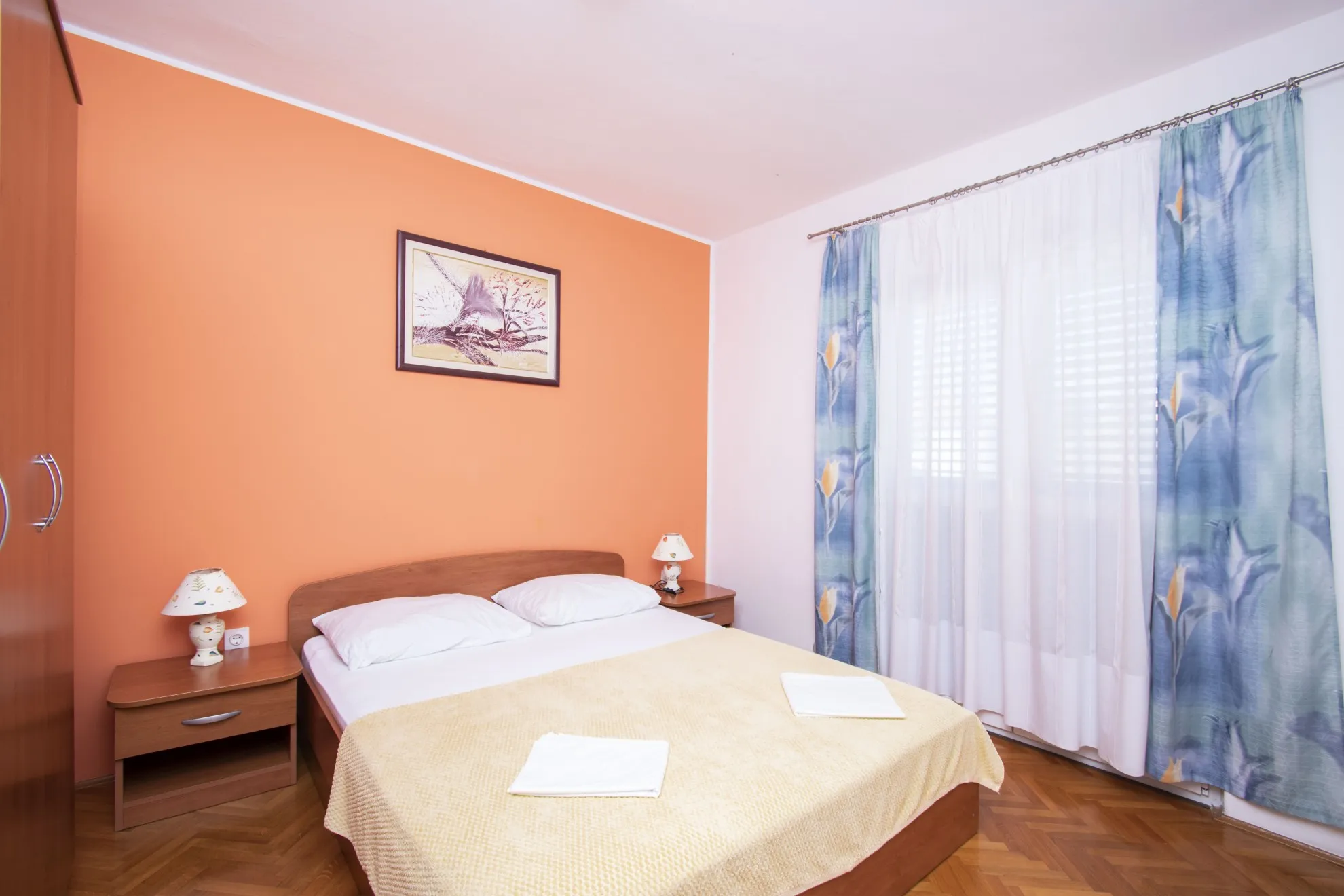 uređena samostojeća kuća s 4 apartmana i dvorištem, murter, 275 m2 - slika 4